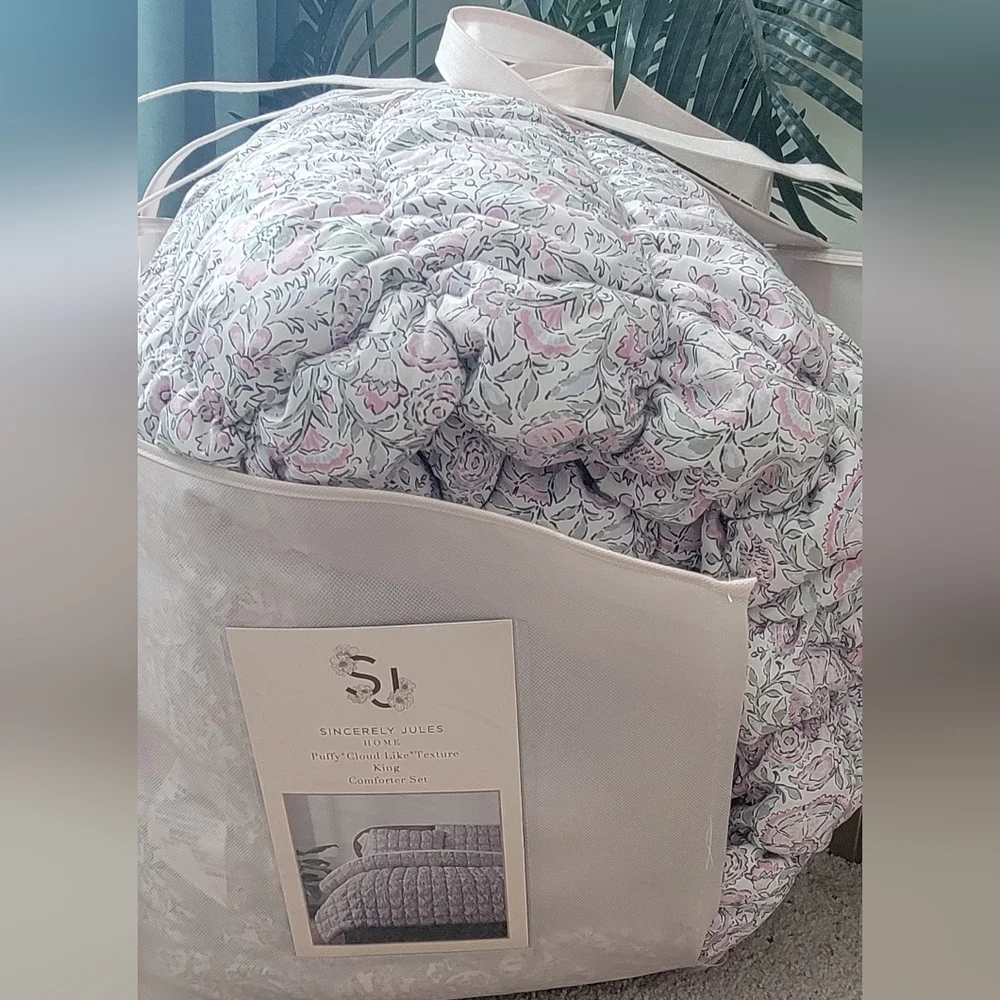 NWOT - Sincerely Jules Pink And Green Floral King Comforter Set
